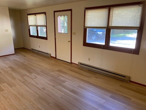 22'x12' Living Room - 320 Valley Rd