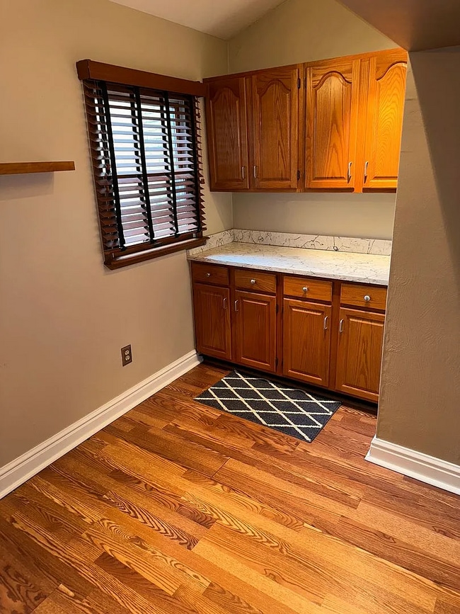 Building Photo - Beautiful single family home on a quiet dead end street in South Side