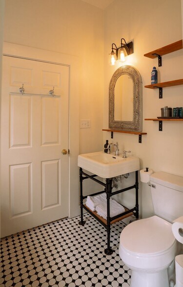 Building Photo - 112 E 16th St