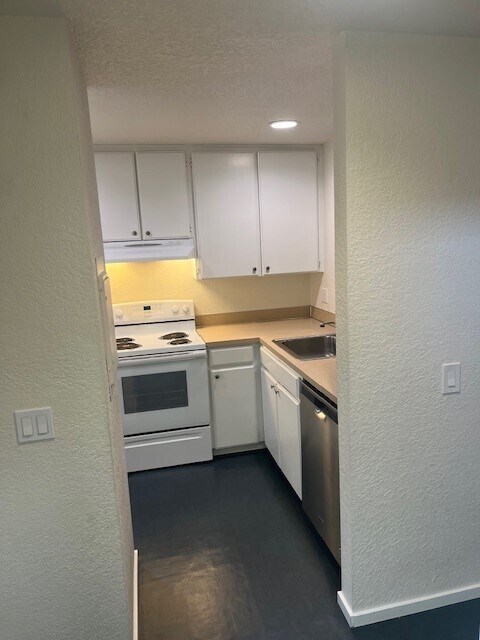 Kitchen - 10320 NE 186th St