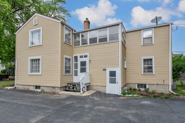 Building Photo - 536 S Main St