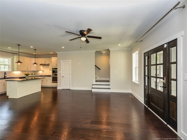 Building Photo - 723 Lindley Dr
