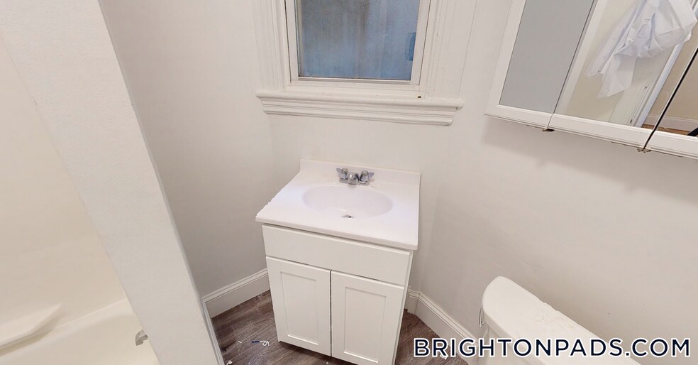 Building Photo - 130 Englewood Ave