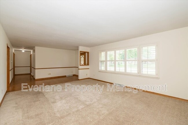 Building Photo - 647 Alwyne Rd