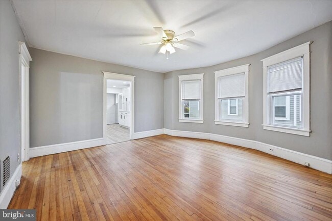 Building Photo - 407 N Broadway