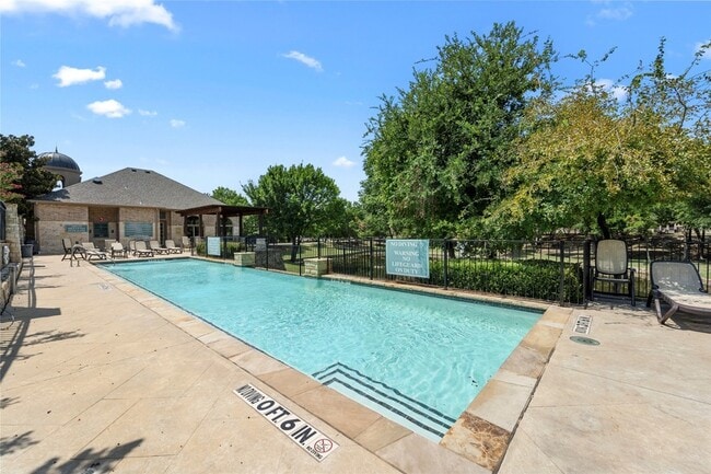 Building Photo - 2952 Sheridan Dr