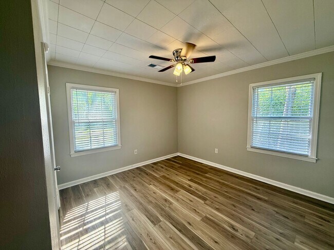 Building Photo - Now Available! Charming 3-Bedroom, 1-Bathroom Home in Decatur, AL