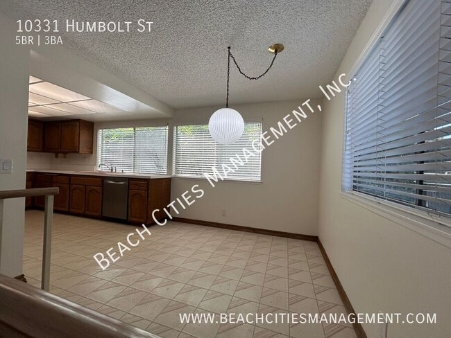 Building Photo - 10331 Humbolt St