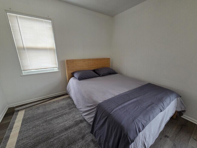 Building Photo - 3046 S Moreland Blvd