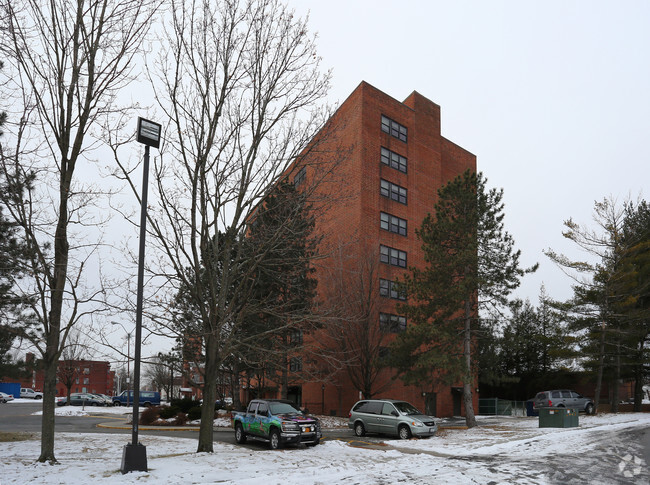 Building Photo - Hudson Shores Plaza