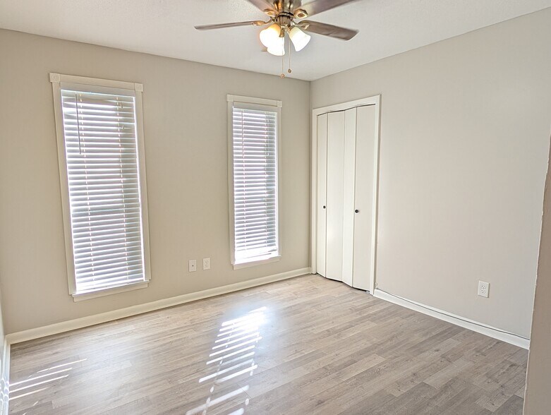 Building Photo - 9508 Labette Dr