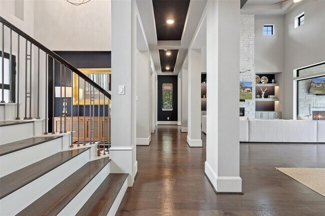 Building Photo - 105 Bisset Ct