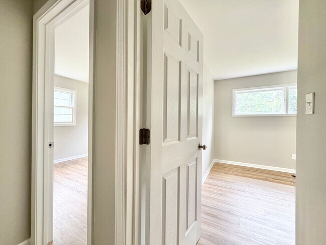 Building Photo - Renovated 3-bedroom convenient to I-40