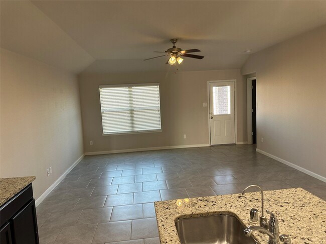 Building Photo - 2128 Del Mar Dr