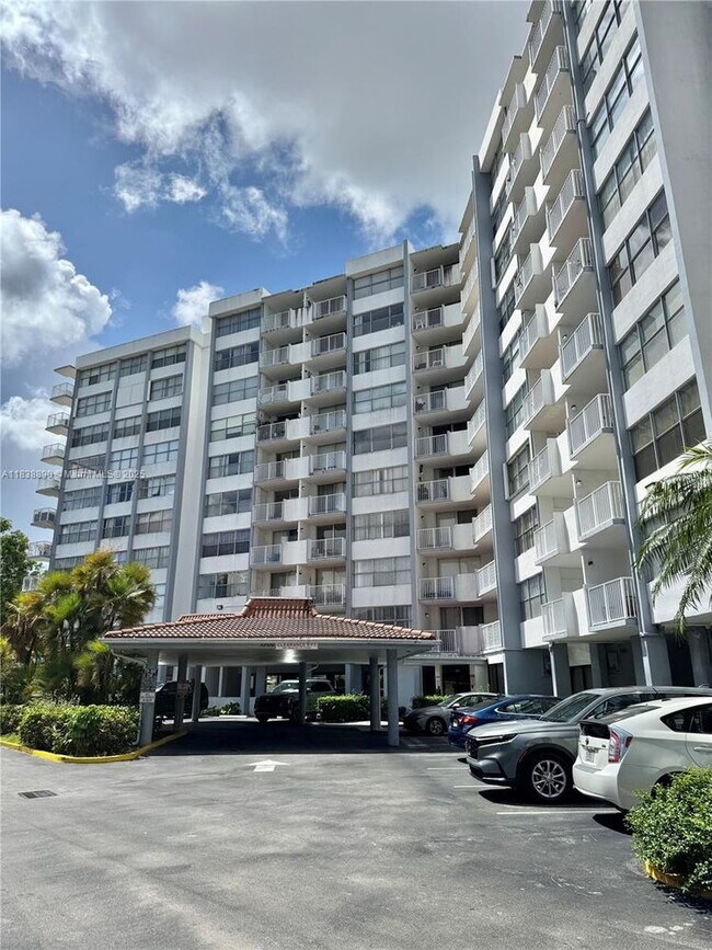 Building Photo - 1300 NE Miami Gardens Dr