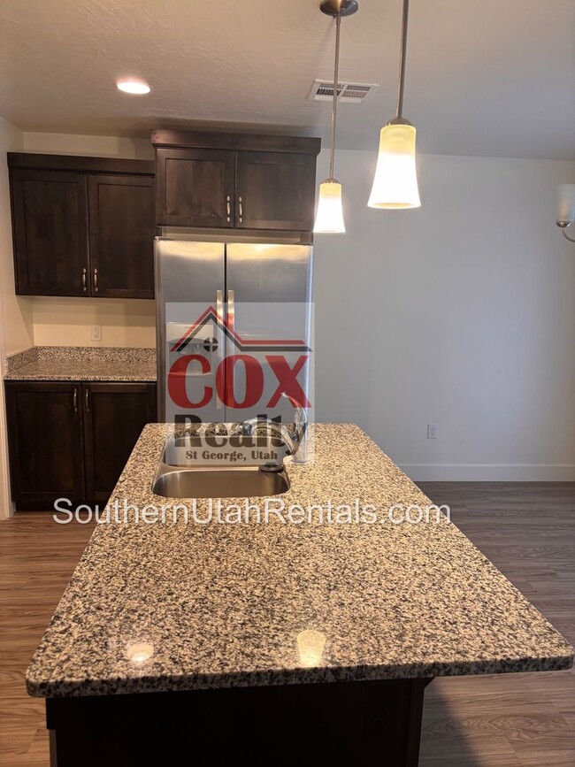 Building Photo - Wonderful Desert Canyon 4 bed | 2.5 bath |...