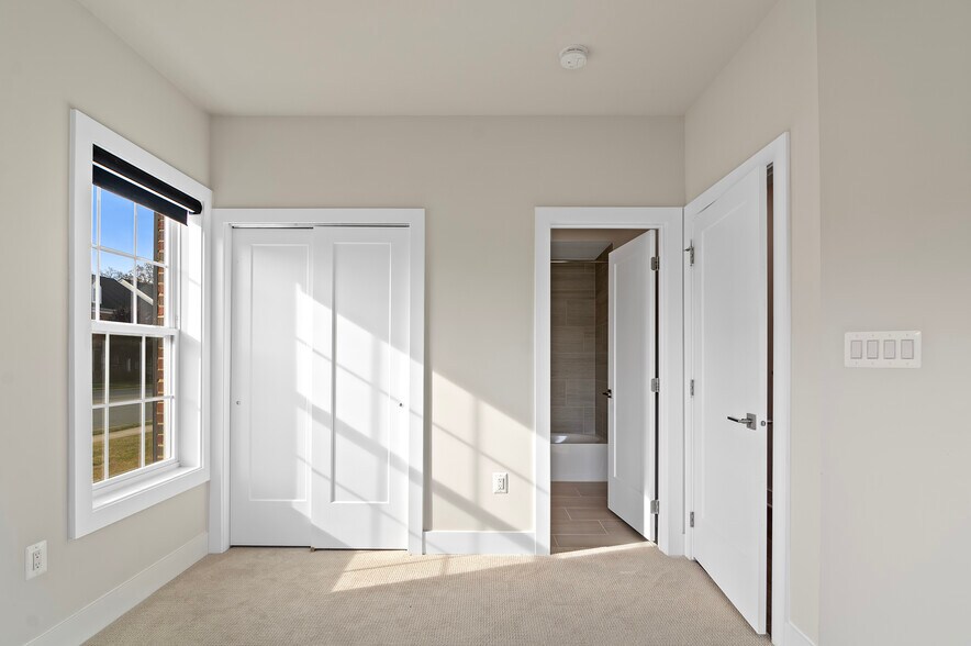 Building Photo - 23149 Dunlop Heights Ter