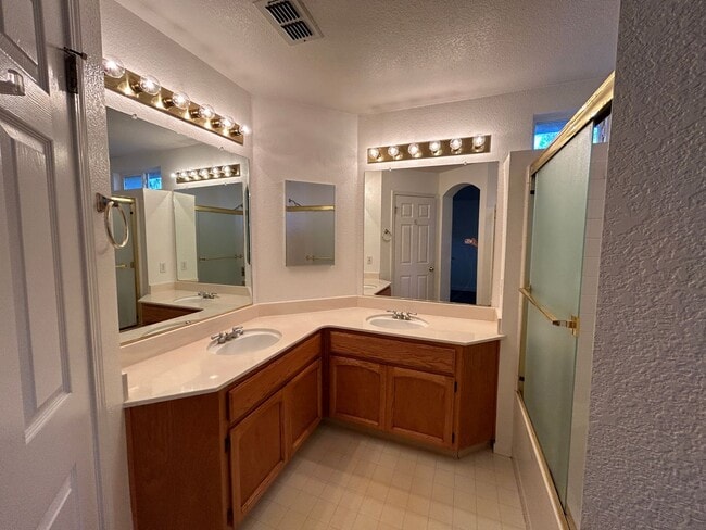 Building Photo - PRE-LEASE!! Elegant 3-Bedroom Home with Modern Design & Prime Location