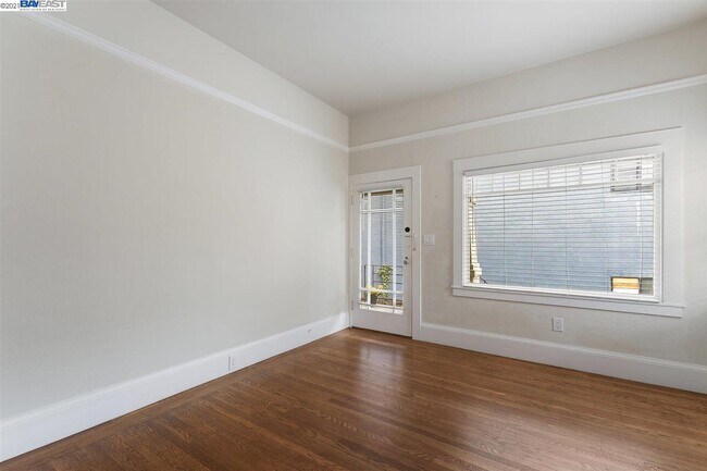 Building Photo - 5484 Vicente Way