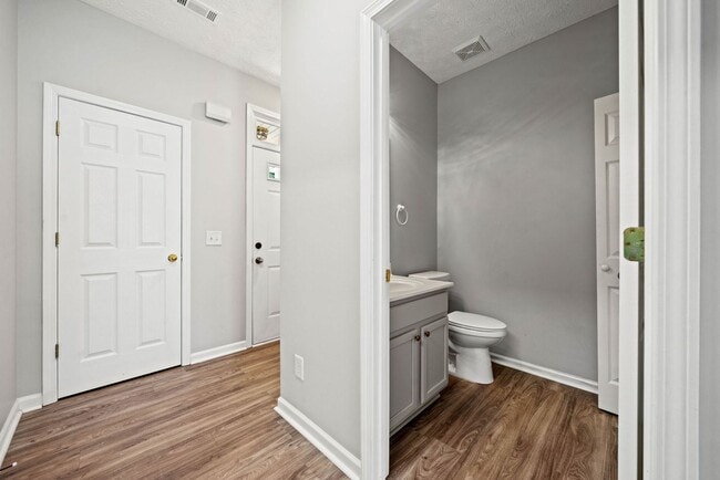 Building Photo - 3-bedroom, 2.5-bath end-unit townhome in the Garrison Square