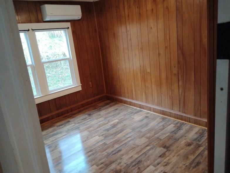 Building Photo - 115 Chatham Dr