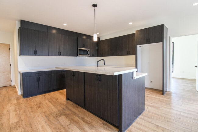 2 BD 2 BA kitchen - 2800 Broad St