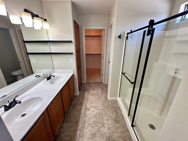 Building Photo - 1912 E Loma Vista St