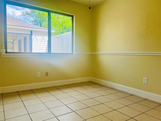 Building Photo - 8814 Beau Monde Dr