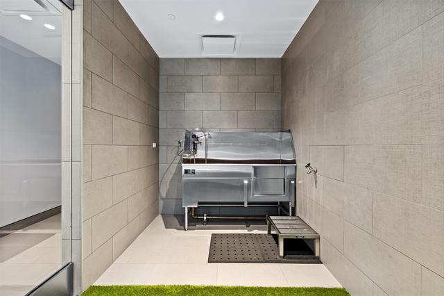 Building Photo - 1747 Leonard St