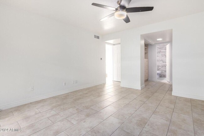 Building Photo - Beautiful townhome in Scottsdale!