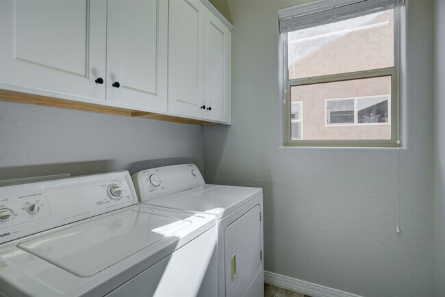 Building Photo - 6185 E Beecher Loop