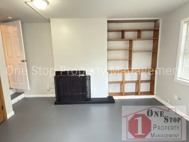 Building Photo - Beautiful 2 Bedroom 1.5 Bathroom in Kansas...