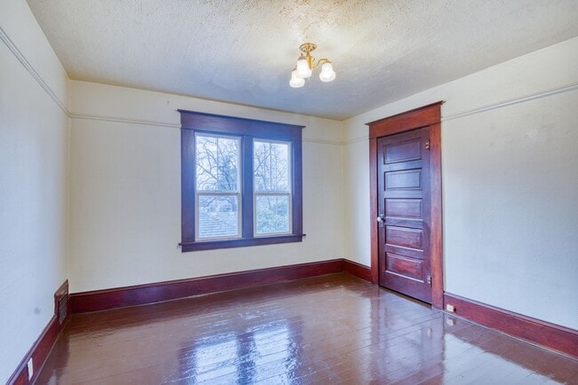 Building Photo - In the heart of Downtown Vancovuer