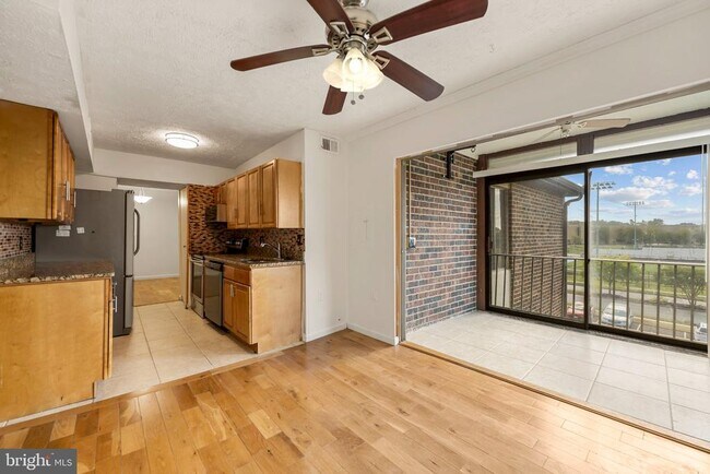 Building Photo - 7716 Hanover Pkwy
