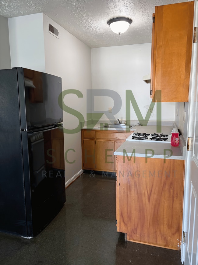 Building Photo - Updated first floor 1 bedroom apartment in West Louisville- Section 8 accepted
