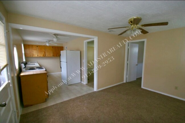 Building Photo - Cute 3 Bed 1 Bath in Raytown-Coming SOON!!