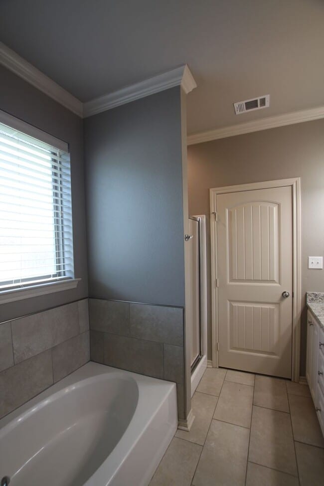 Building Photo - Beautiful 3 Bedroom 2 Bath Home in Guinn E...