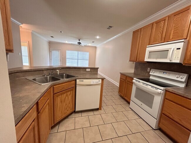 Building Photo - 12341 Pine View Ln
