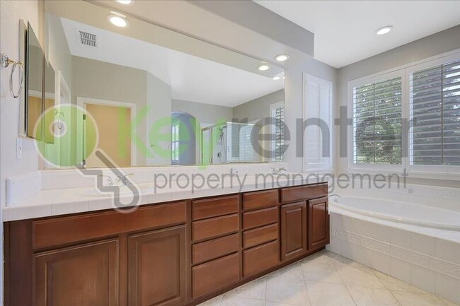 Building Photo - 6820 Cherry Ridge Cir
