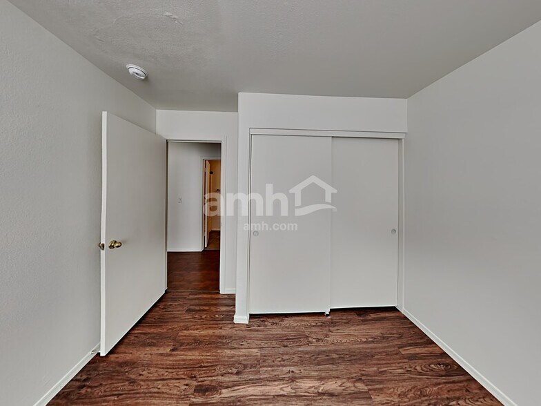 Building Photo - 1303 N Balboa Dr