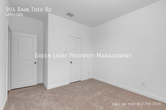 Building Photo - 904 Raintree Rd