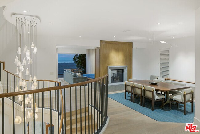 Building Photo - 1347 Palisades Beach Rd