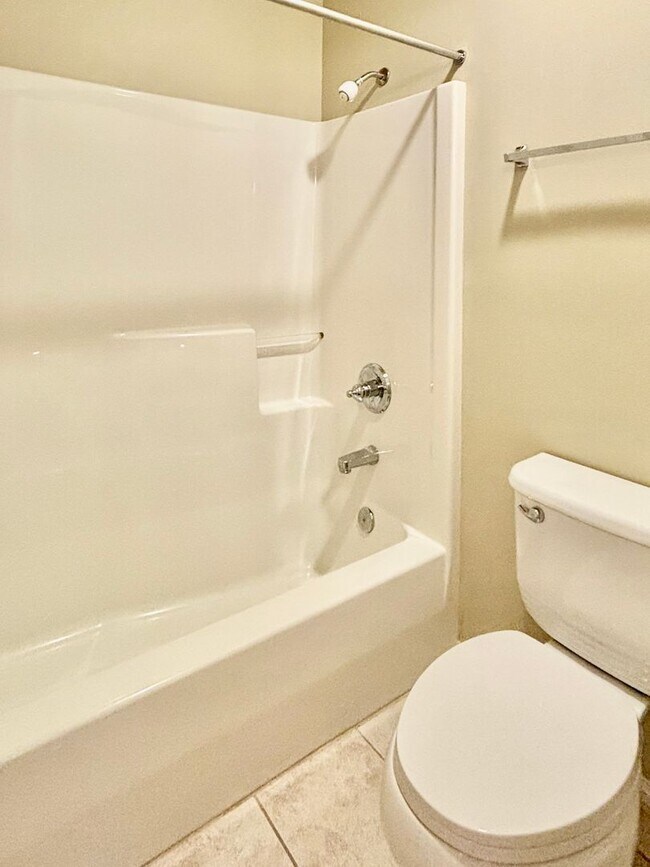 Building Photo - 4 Bed / 2.5 Bath Kirkland single family ho...