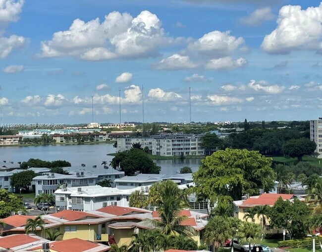 Building Photo - 1791 NE Miami Gardens Dr