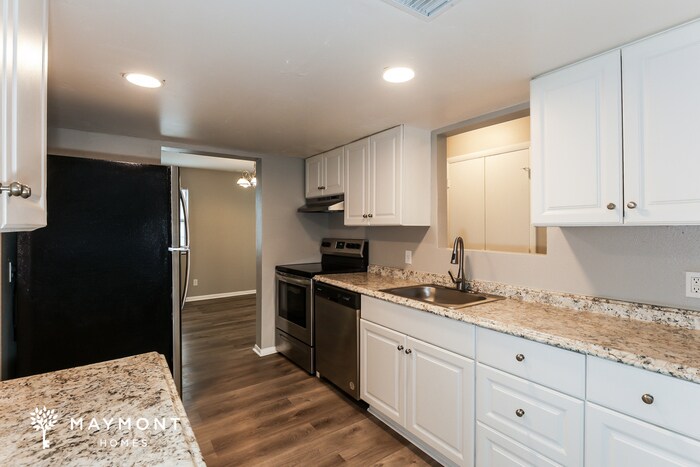 Building Photo - 1012 E 26th Ave