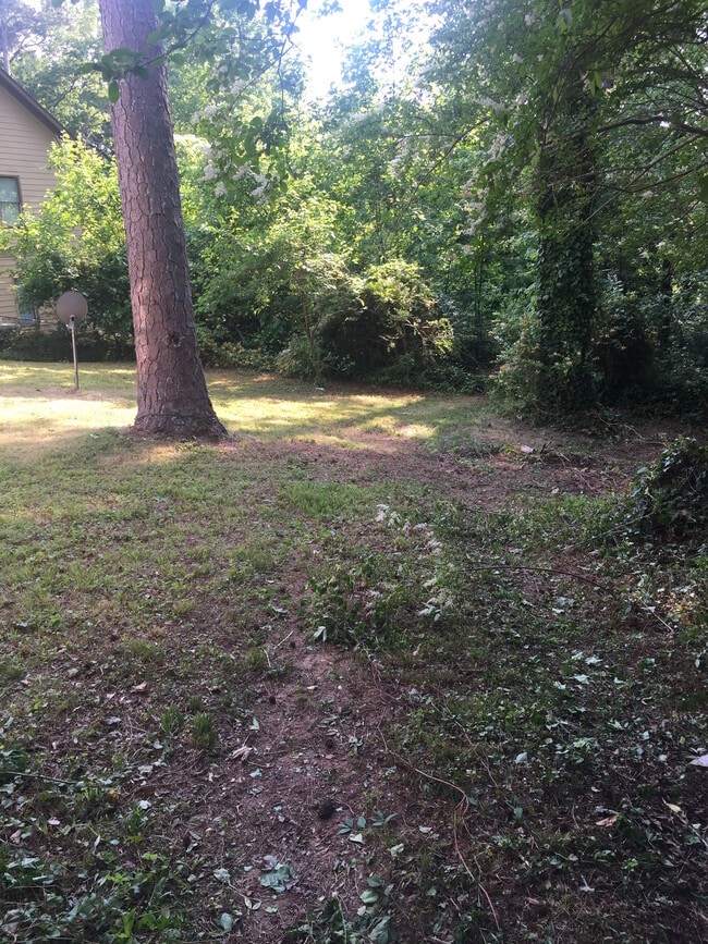 Building Photo - 2101 Wildrose Dr