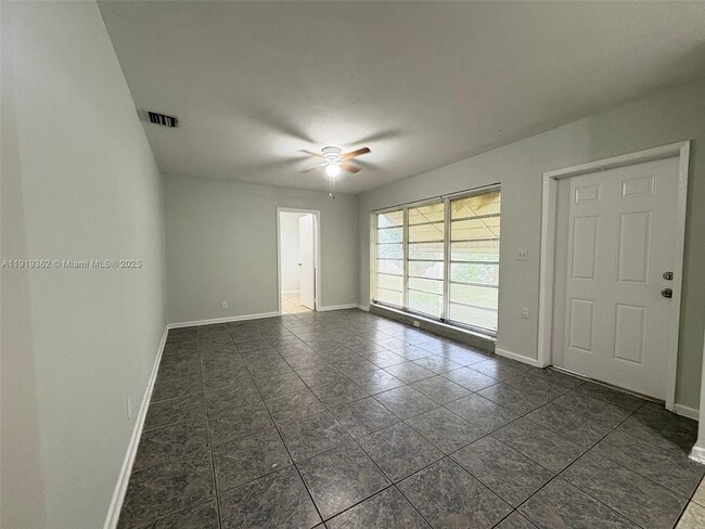 Building Photo - 1900 NW 12th Ave