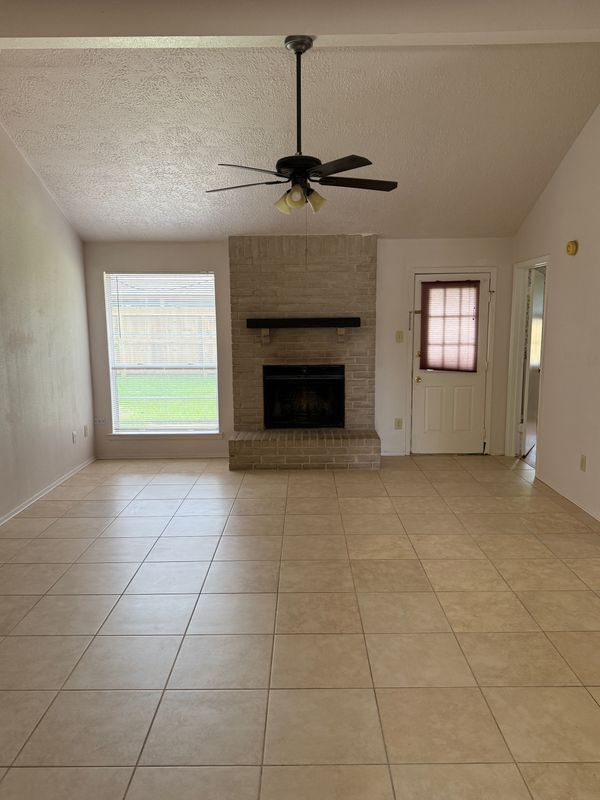 Building Photo - 5613 Countryaire