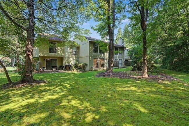 Building Photo - 6350 Hawthorne Terrace