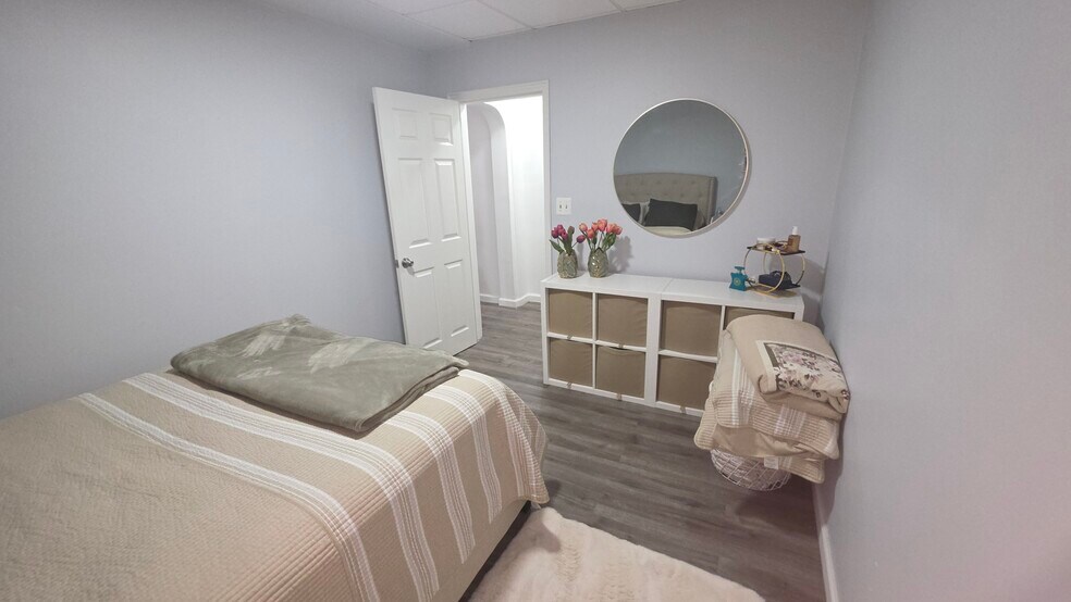 Building Photo - 1939 Bogart Ave